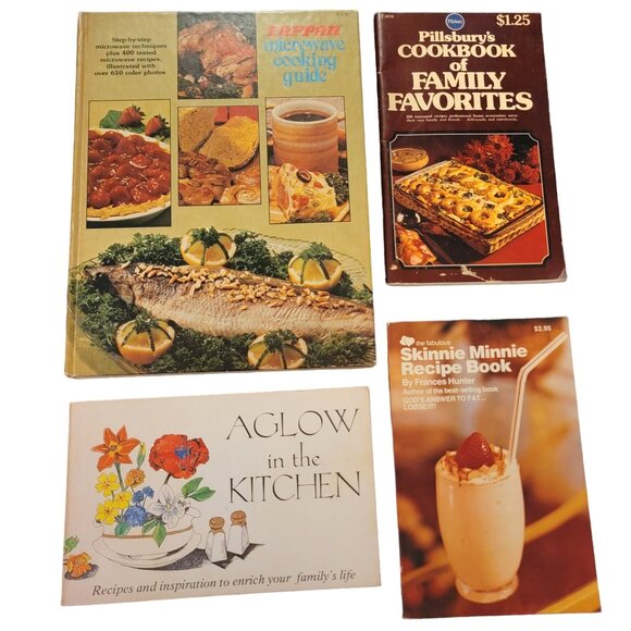 Vintage 70s Cookbook Lot Pillsbury Recipe Cook Book Kitchen Retro Home Decor Fun - Picture 1 of 16